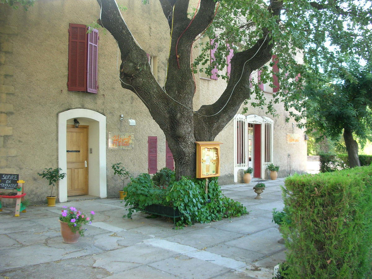 Hostellerie Le Mirabeau Peyrolles-en-Provence Екстериор снимка