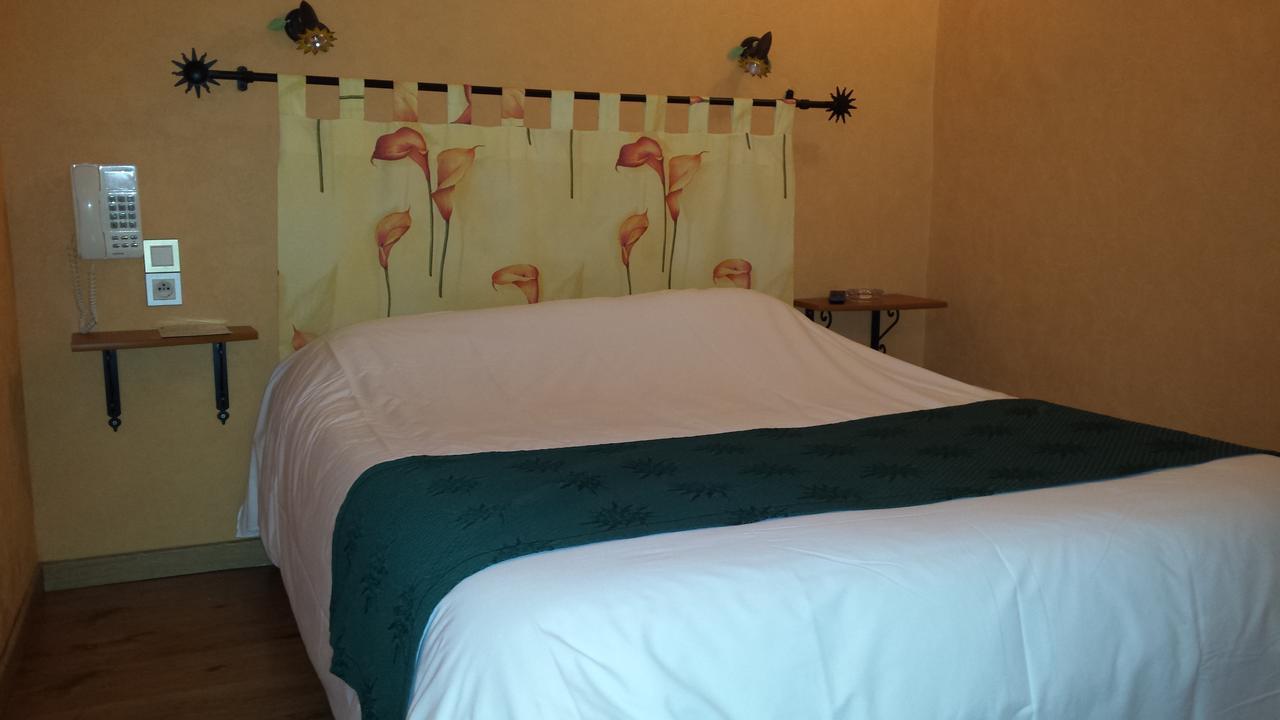 Hostellerie Le Mirabeau Peyrolles-en-Provence Екстериор снимка